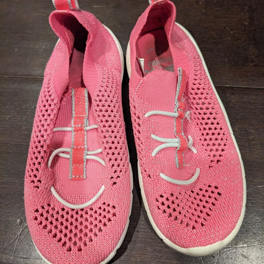 Genuine Osh Kosh Girls Pull on sneakers size 9